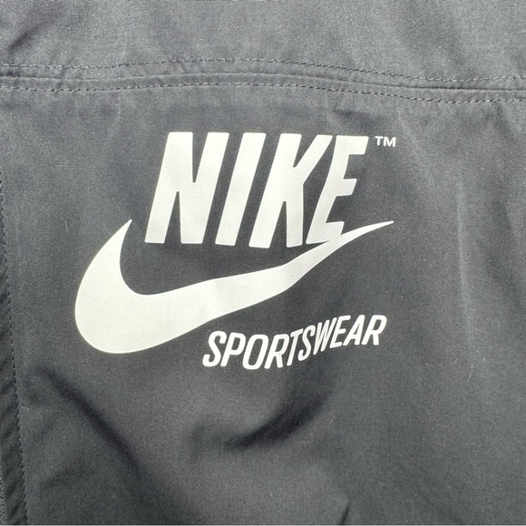 Nike Sportswear Cropped Track Jacket Size XL Activewear Sporty - Picture 7 of 15